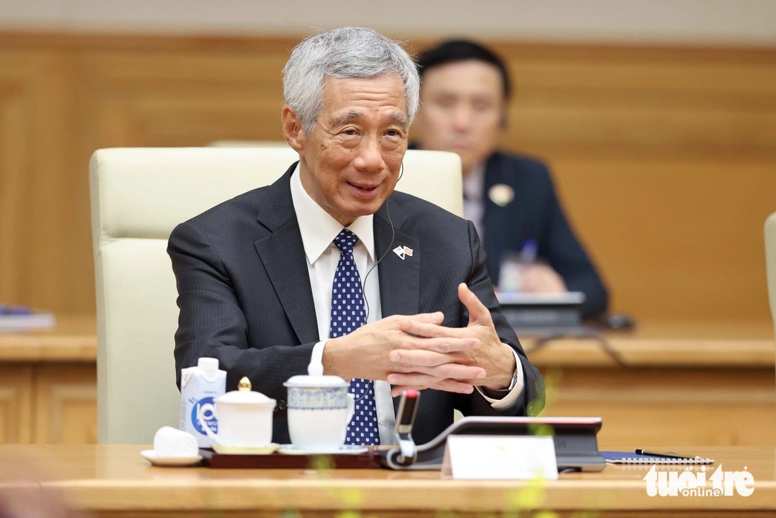 Thủ tướng Singapore Lý Hiển Long phát biểu tại hội đàm - Ảnh: NGUYỄN KHÁNH