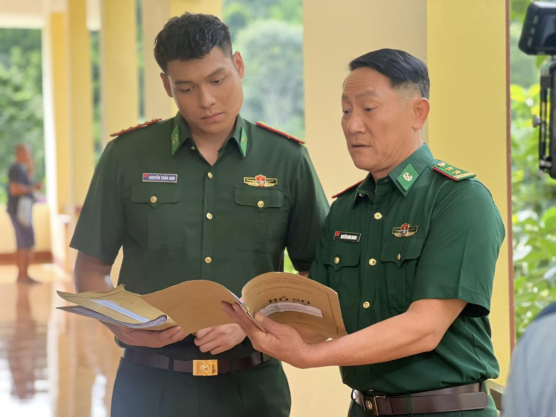 Diễn viên  Hoàng Hải và Phan Thắng trong một cảnh quay - Ảnh: VTV