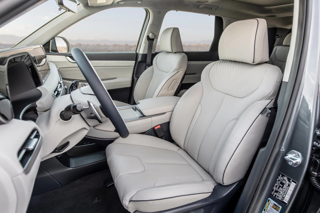 Ghế lái trên Hyundai Palisade 2023 mượn công nghệ ghế công thái học từ Genesis với các buồng khí giãn nở để tăng độ tiện nghi, giảm mệt mỏi cho người dùng trong các hành trình dài