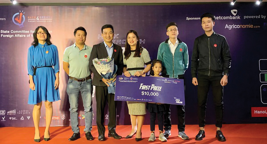 Đội thi Green giành giải nhất cuộc thi Hack4Growth năm 2020 - Ảnh: Ủy ban Nhà nước về người Việt Nam ở nước ngoài