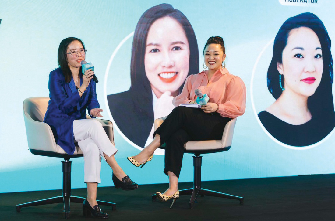Mimi Vũ (phải) tại một sự kiện ở Việt Nam - Ảnh: NVCC