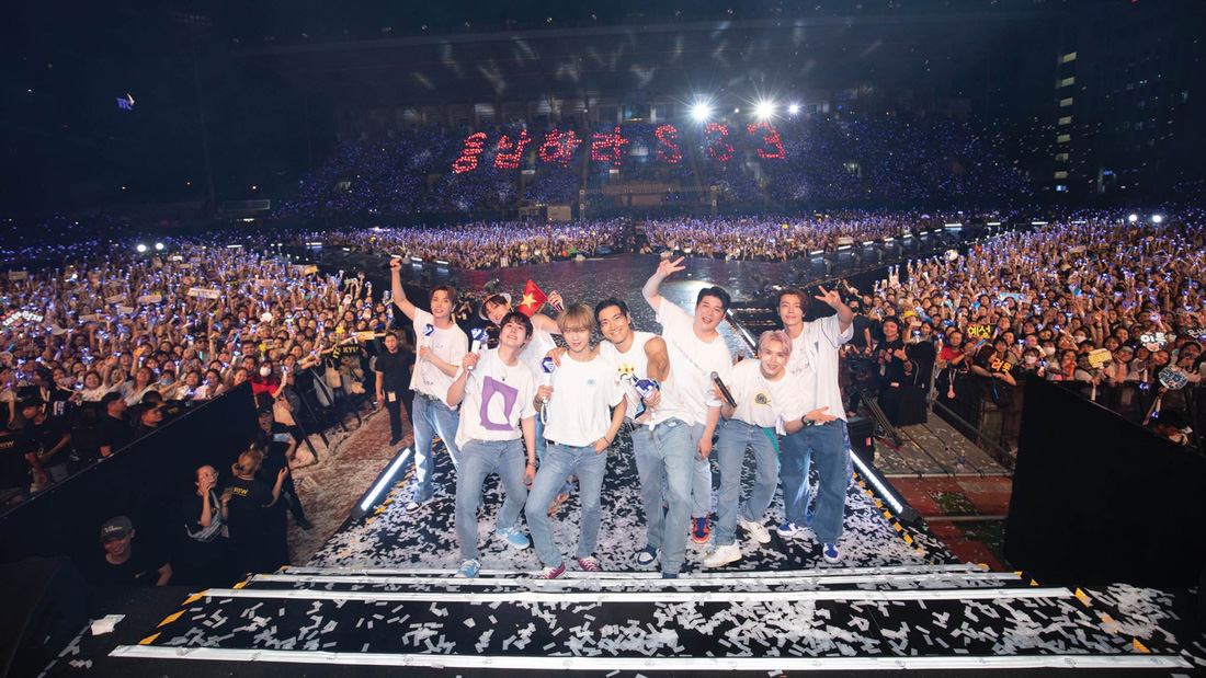 Super Junior diễn Super Show 9 tại Việt Nam hồi tháng 3-2023, sau 12 năm kể từ cột mốc Super Show 3 - Ảnh: SM Town