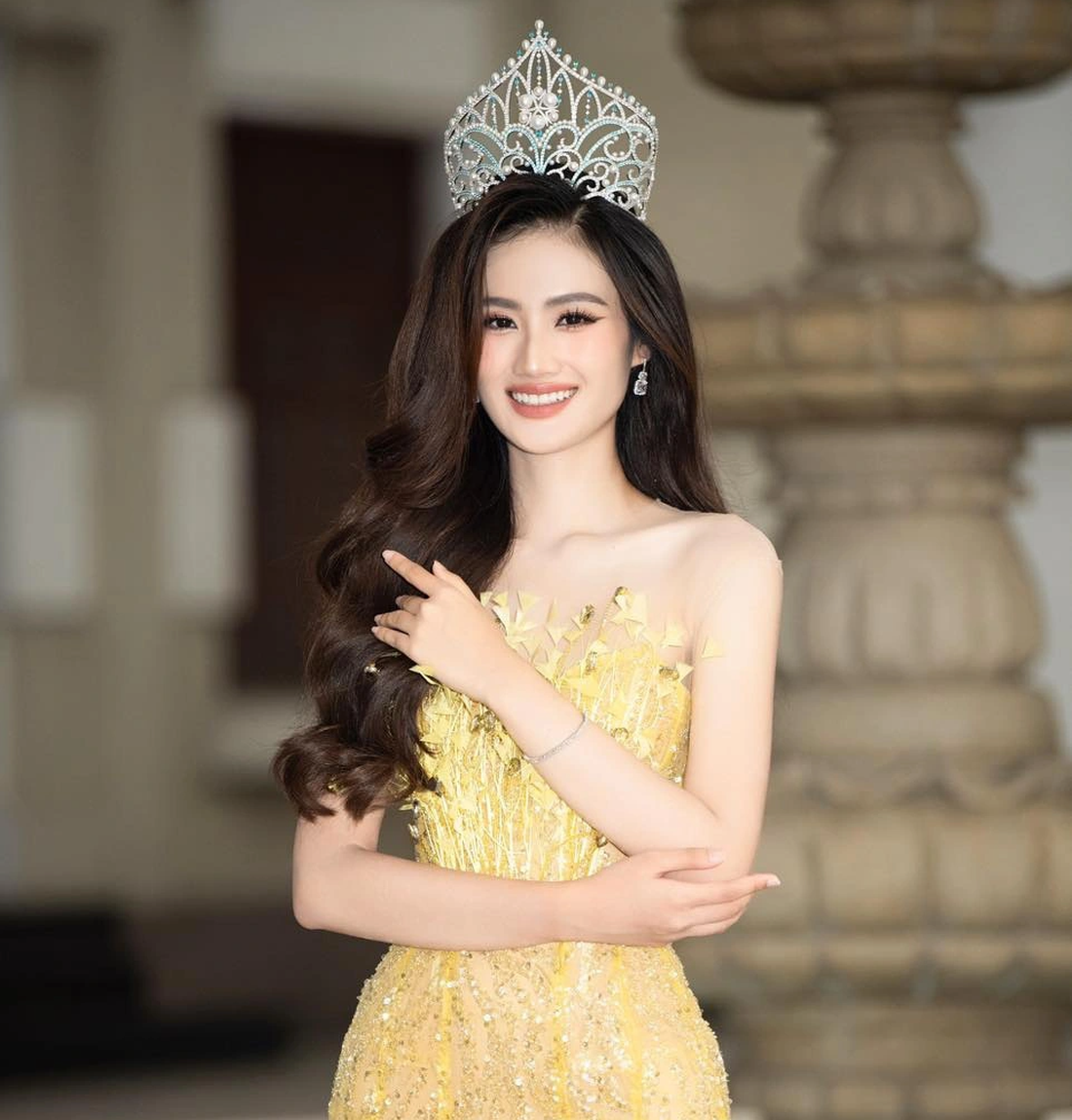 Hoa hậu Huỳnh Trần Ý Nhi bị lập nhiều nhóm anti-fan trong vòng ít ngày - Ảnh: BTC