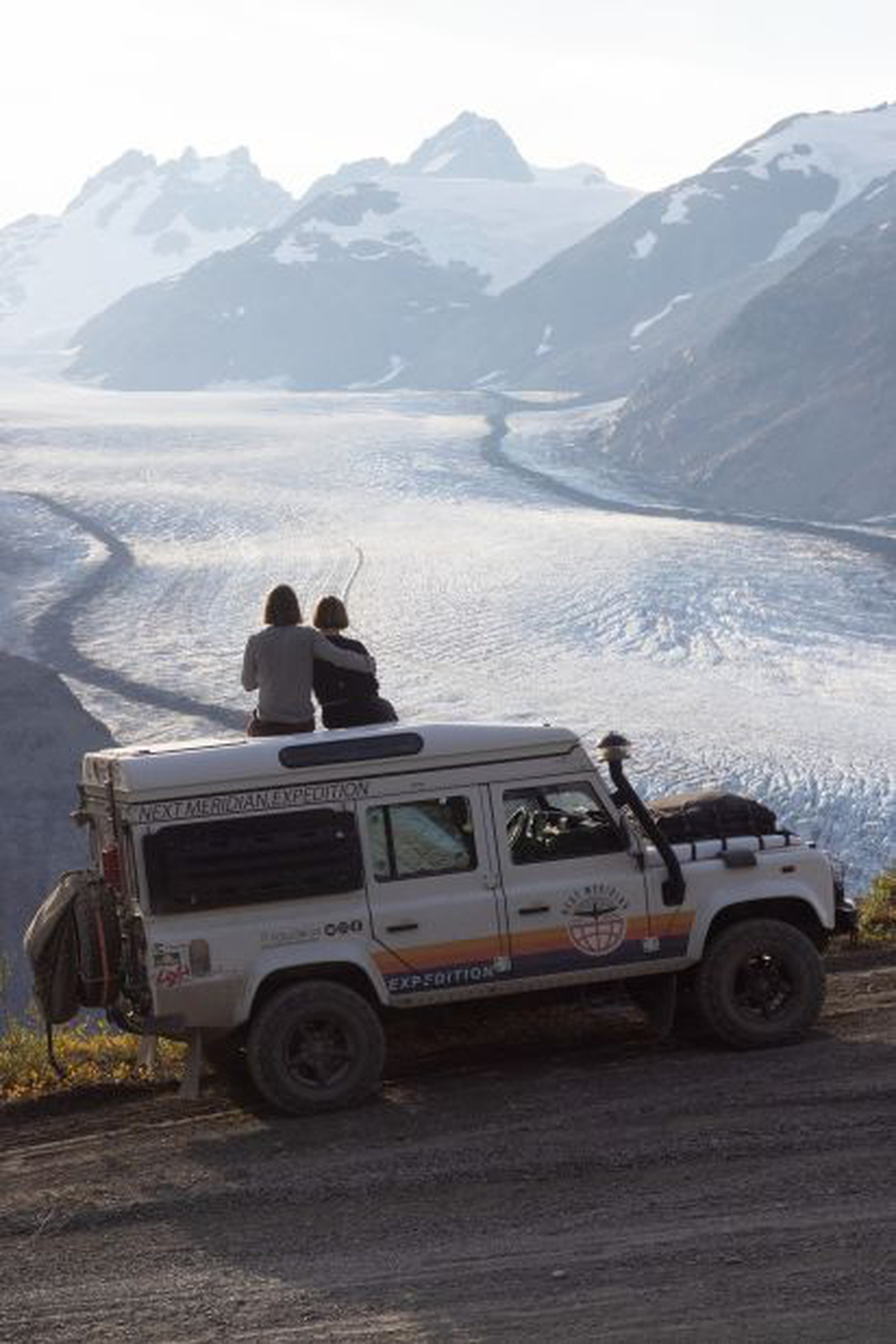 Cặp đôi đi vòng quanh thế giới bằng Land Rover - Ảnh 5.