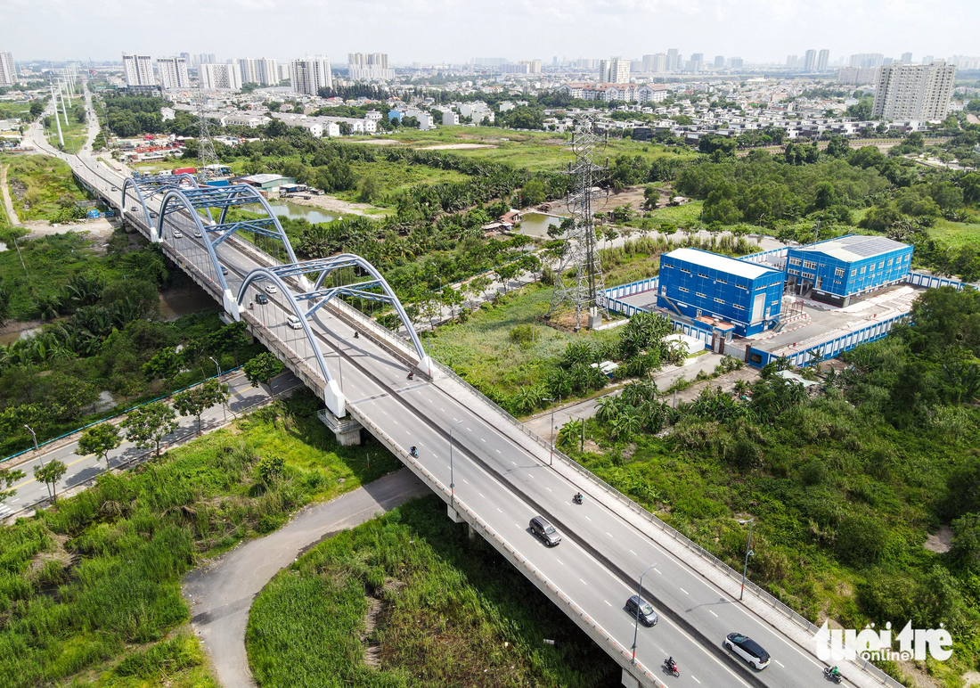 Tuyến đường vành đai 2 TP.HCM có ý nghĩa rất quan trọng đối với quy hoạch giao thông sau khi được hoàn thiện khép kín. Giúp hạn chế được một lượng lớn phương tiện vận tải đi vào trung tâm thành phố. Qua đó, giảm thiểu được tình trạng ùn tắc và mất an toàn giao thông