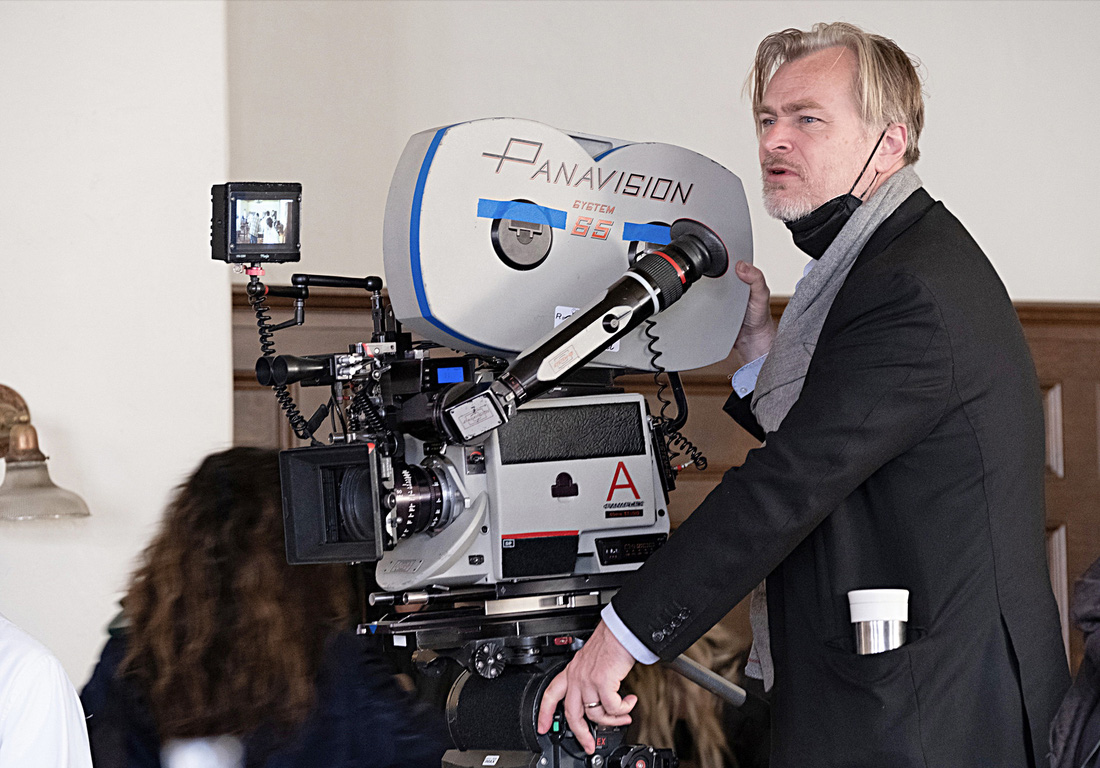Christopher Nolan trên trường quay Oppenheimer - Ảnh: ĐPCC