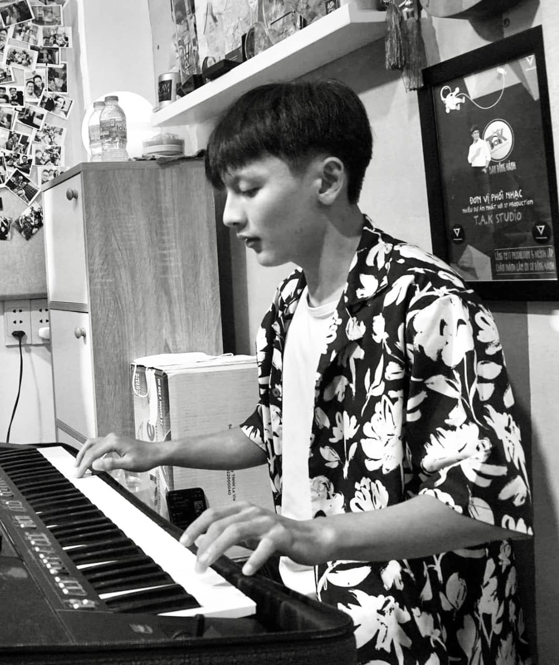Vũ Minh Hiếu chơi đàn piano - Ảnh: Facebook Minh Nhí