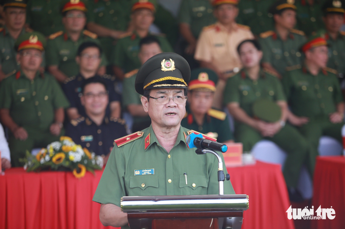 Thiếu tướng Lê Hồng Nam, giám đốc Công an TP.HCM, phát biểu chỉ đạo tại hội thi - Ảnh: MINH HÒA