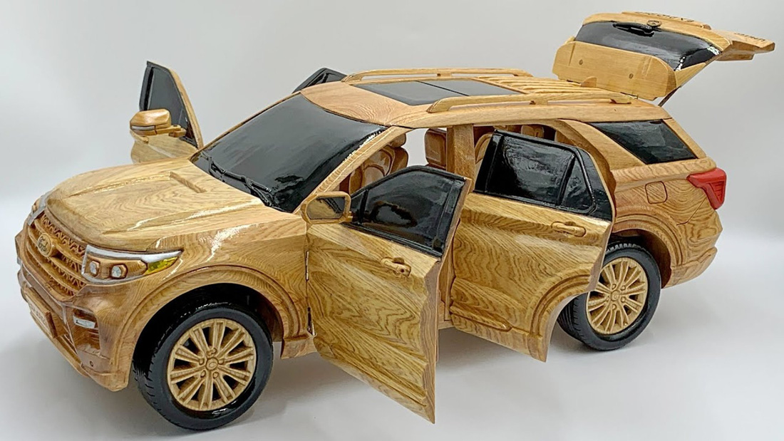 Dù làm bằng gỗ, từng chi tiết đều được chế tác tỉ mẩn &quot;sao như bản chính&quot;. Ford Explorer 2023 cũng như vậy