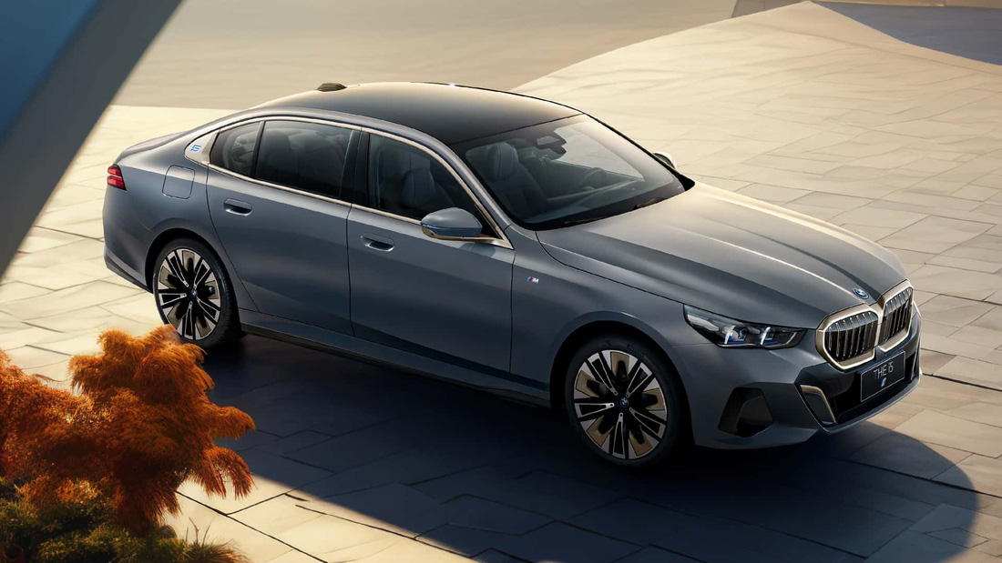 BMW 5-Series mở bán tại Trung Quốc với cấu hình mặc định là bản kéo dài - Ảnh: BMW