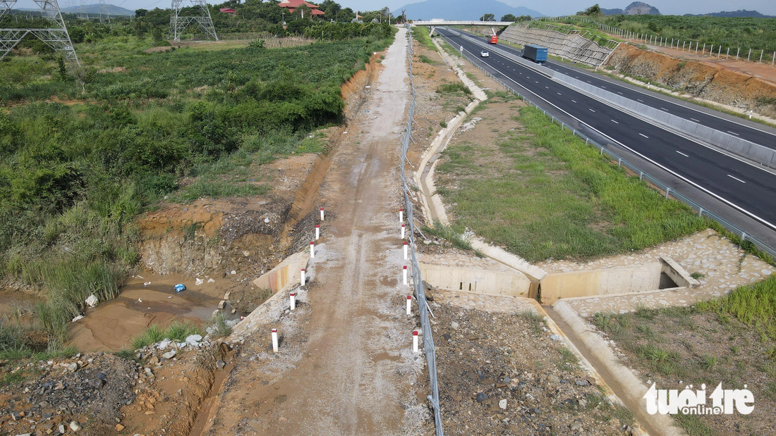 Từ đó, đơn vị tư vấn thiết kế đề xuất giải pháp trước mắt là nạo vét lòng sông Phan trong phạm vi từ khu vực ngập qua khỏi cầu Sông Phan để đề phòng mưa lớn tiếp tục gây ngập