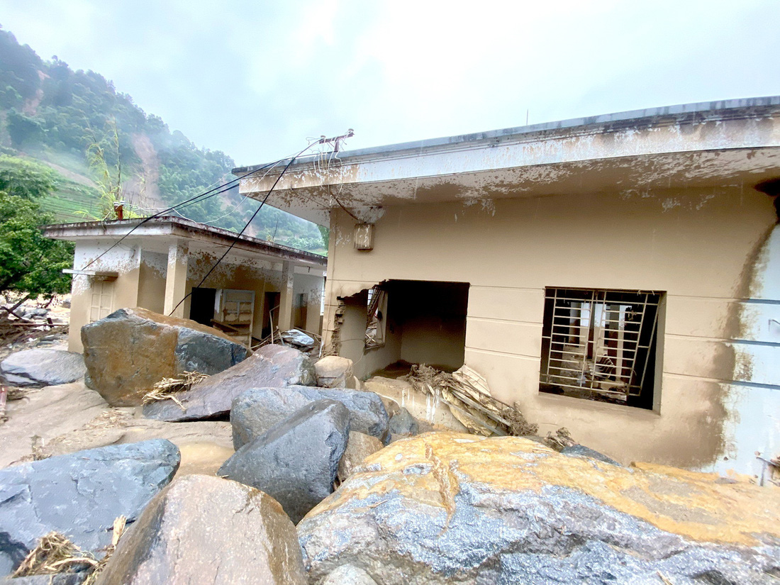 Trạm y tế xã Hồ Bốn thiệt hại nặng nề do mưa lũ
