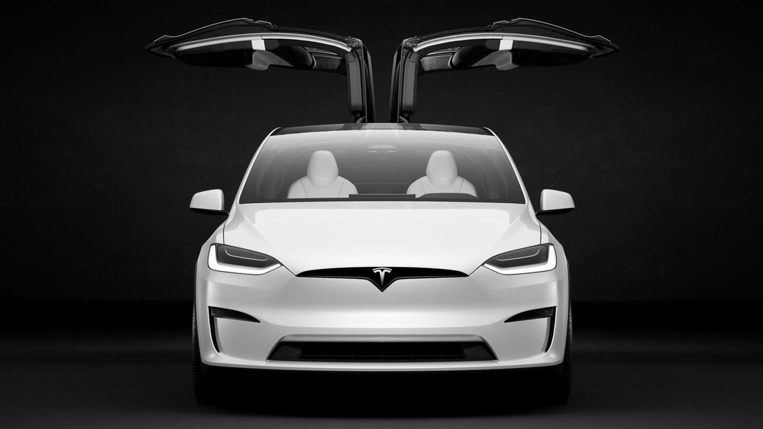 1. Tesla Model X Plaid. Tốc độ tối đa: 262km/h, khả năng tăng tốc từ 0 - 96km/h: 2,5 giây. Sau bản cập nhật 2023, Tesla Model X Plaid có khả năng tăng tốc &quot;điên rồ&quot; khi chỉ cần 2,5 giây để chạm ngưỡng 96km/h từ trạng thái đứng yên. Theo nhiều lần đo đạc được trong thực tế, thời gian cần thiết để xe chạm mốc trên còn ngắn hơn nữa nhưng dù sao 2,5 giây vẫn là thông số được hãng công bố và thừa nhận - Ảnh: Motor1