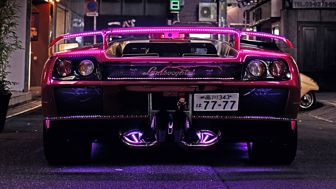 Không chỉ sở hữu vẻ ngoài đặc biệt, những chiếc Lamborghini của Morohoshi cũng sở hữu tiếng còi “chẳng giống ai”. Chẳng hạn với chiếc Diablo, tiếng còi xe là bản nhạc phim Bố già - Godfather - Ảnh: Top Gear