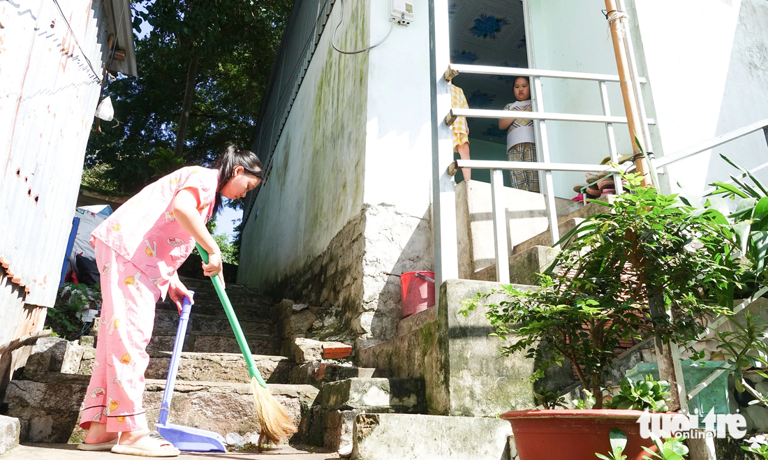 Năm chị em Yến Nhi sống trong căn nhà nhỏ được chính quyền địa phương hỗ trợ xây dựng