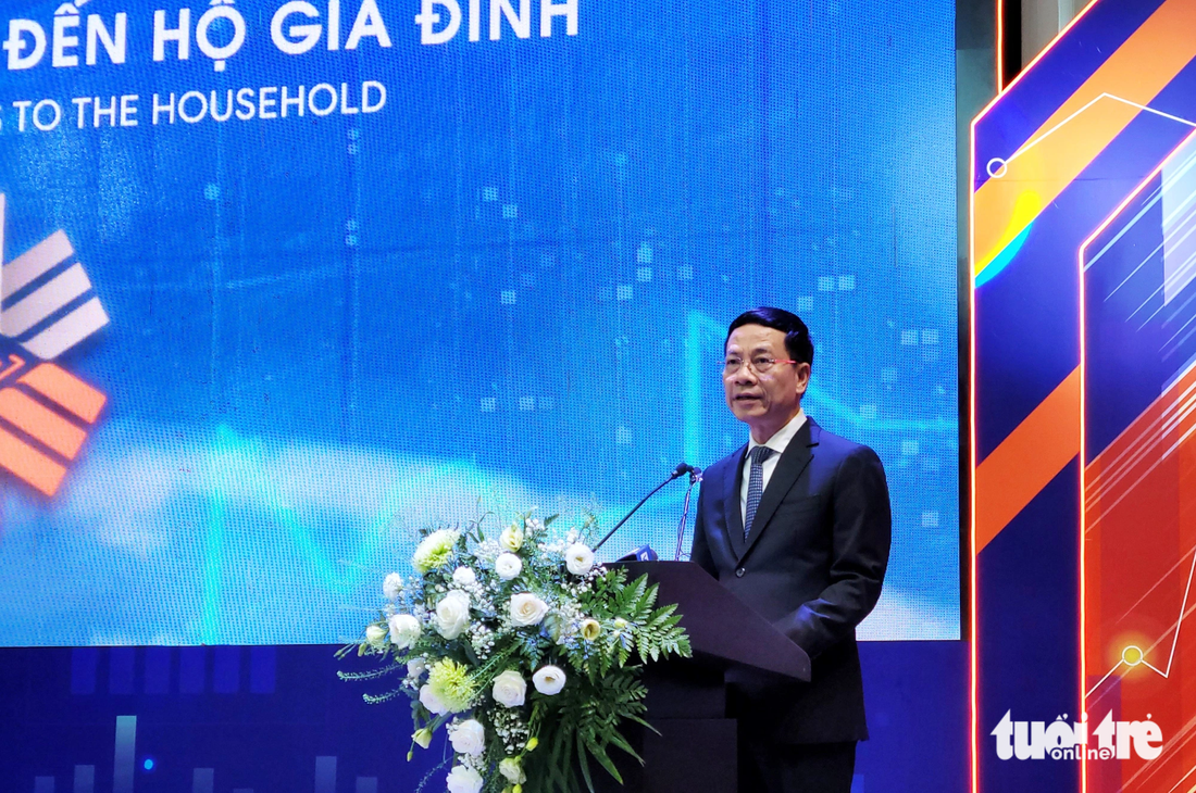 Theo Bộ trưởng Bộ Thông tin và Truyền thông Nguyễn Mạnh Hùng, mục tiêu của phát triển kinh tế số và xã hội số là để người dân giàu có, hạnh phúc hơn - Ảnh: TIẾN THẮNG