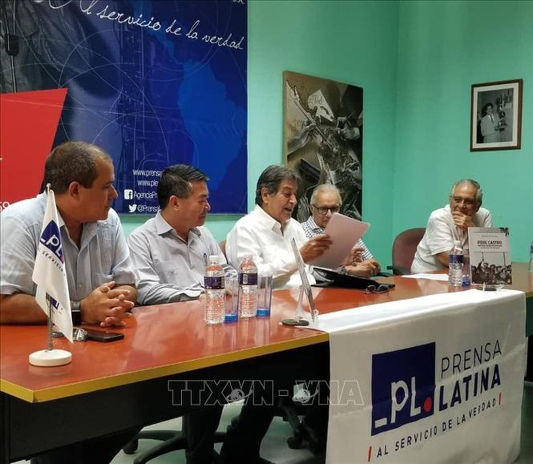 Buổi lễ ra mắt cuốn sách diễn ra tại trụ sở của Hãng Thông tấn Prensa Latina ở thủ đô La Habana, với sự hiện diện của Đại sứ Việt Nam tại Cuba Lê Thanh Tùng cùng nhiều học giả, trí thức và bạn bè Cuba yêu mến Việt Nam - Ảnh: TTXVN