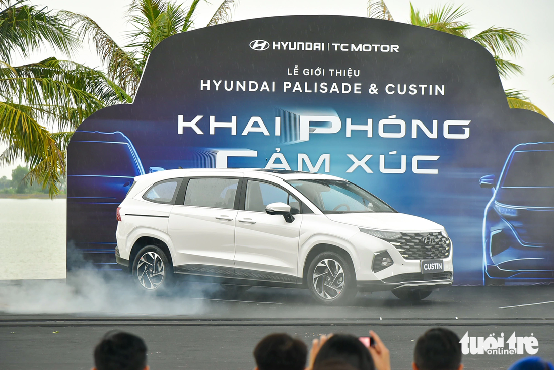 Hyundai Custin ra mắt Việt Nam - Ảnh 1.