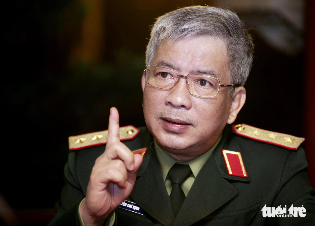 Thượng tướng Nguyễn Chí Vịnh trong một lần trả lời Tuổi Trẻ - Ảnh: NGUYỄN KHÁNH