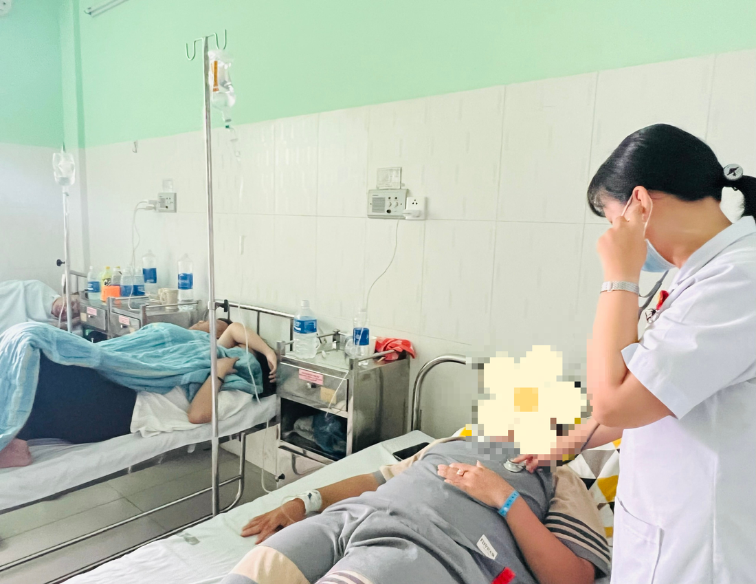 Một trường hợp bệnh nhân ngộ độc nghi do ăn bánh mì Phượng - Ảnh: Sở Y tế Quảng Nam cung cấp