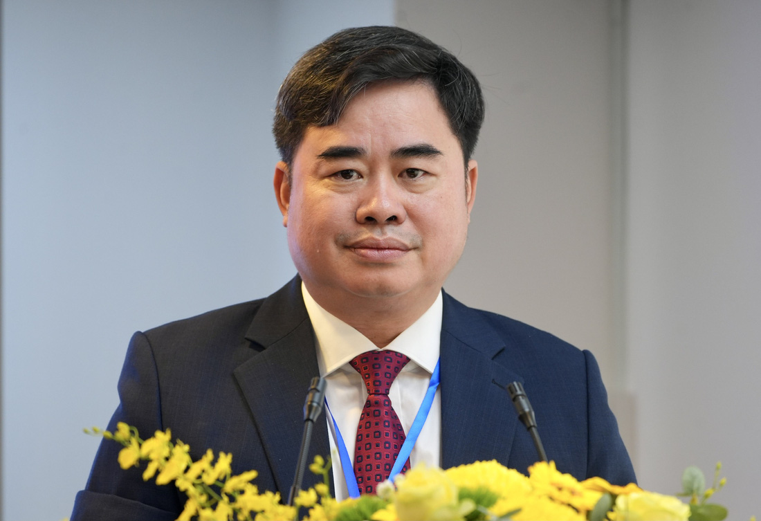 Ông Phạm Minh Tuấn, chủ tịch Hội Xuất bản Việt Nam và cũng là chủ tịch luân phiên ABPA, phát biểu khai mạc hội nghị - Ảnh: HỮU HẠNH