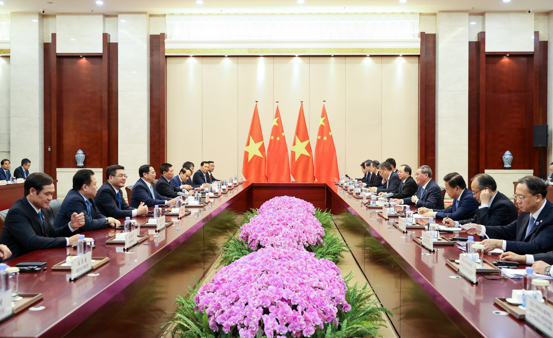 Toàn cảnh cuộc hội đàm giữa Thủ tướng Phạm Minh Chính và Thủ tướng Trung Quốc Lý Cường - Ảnh: NHẬT BẮC