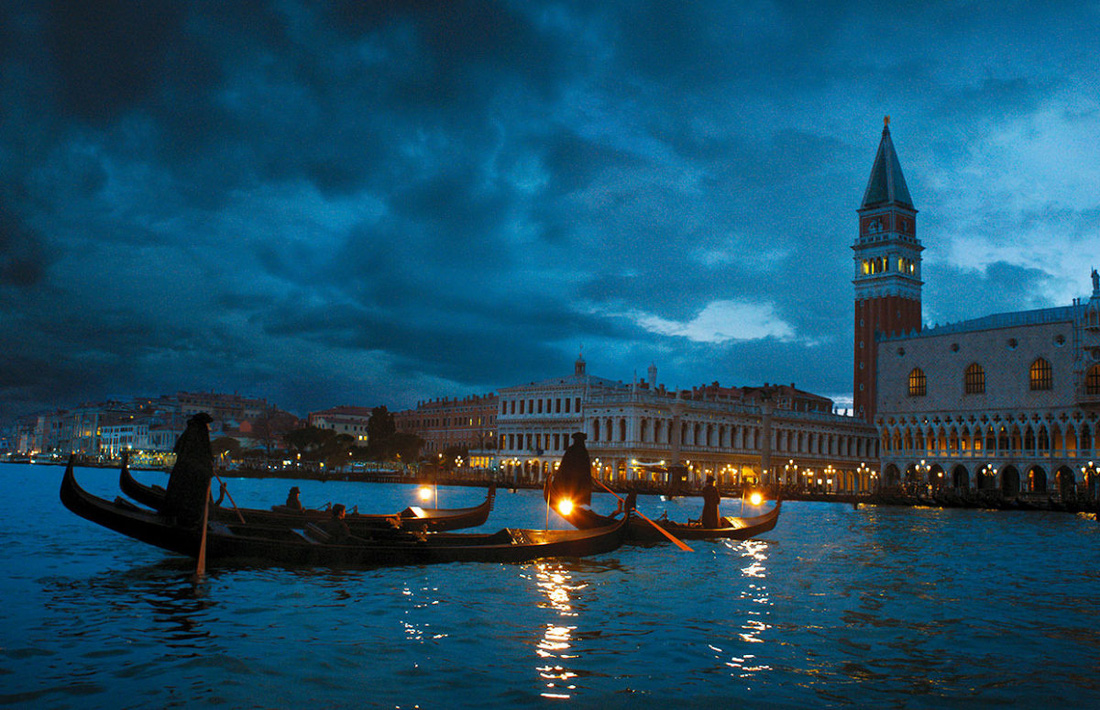 Venice hiện ra đẹp như tranh vẽ, nhưng không kém phần u tối, rùng rợn - Ảnh: IMDb