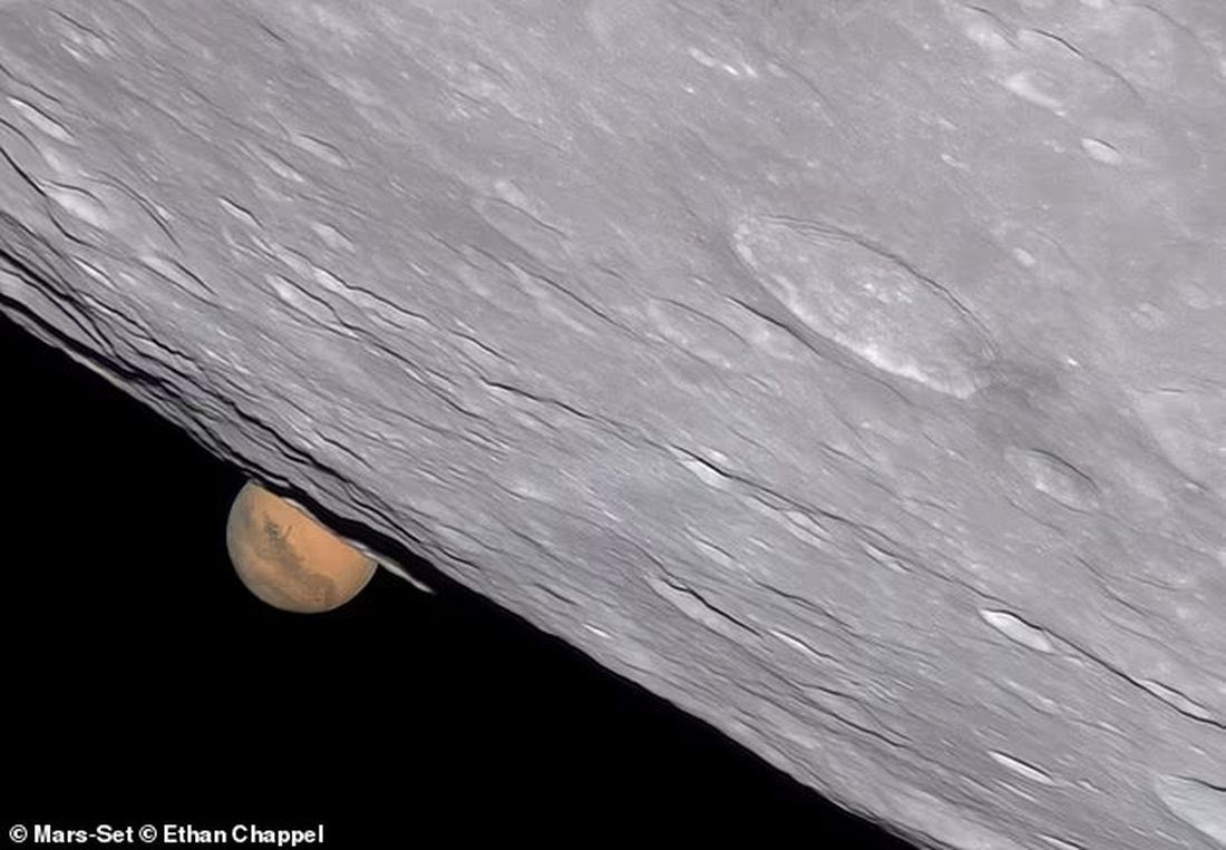 Bức ảnh Mars-Set của nhiếp ảnh gia Ethan Chappel được chụp khi Mặt trăng đi ngang qua và che khuất sao Hỏa hôm 8-12-2022 giành vị trí cao nhất ở hạng mục Ảnh chụp Mặt trăng - Ảnh: DAILY MAIL