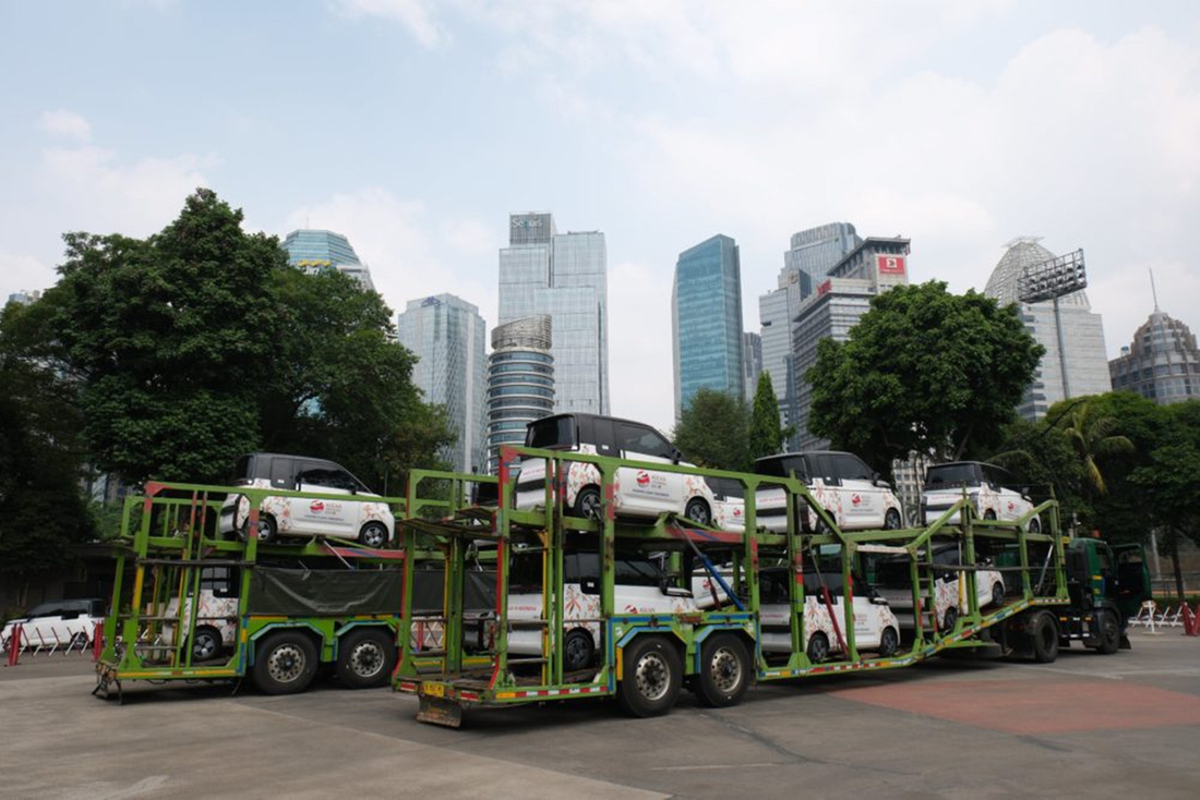 Wuling Air EV sẽ làm xe chính thức phục vụ việc đi lại cho các đại biểu đến từ Malaysia, Philippines, Singapore, Thái Lan, Brunei Darussalam, Việt Nam, Lào, Myanmar, Campuchia và Đông Timor. Ngoài ra, mẫu xe này cũng hỗ trợ nhu cầu di chuyển của các tổ chức quốc tế tham dự hội nghị - Ảnh: Wuling