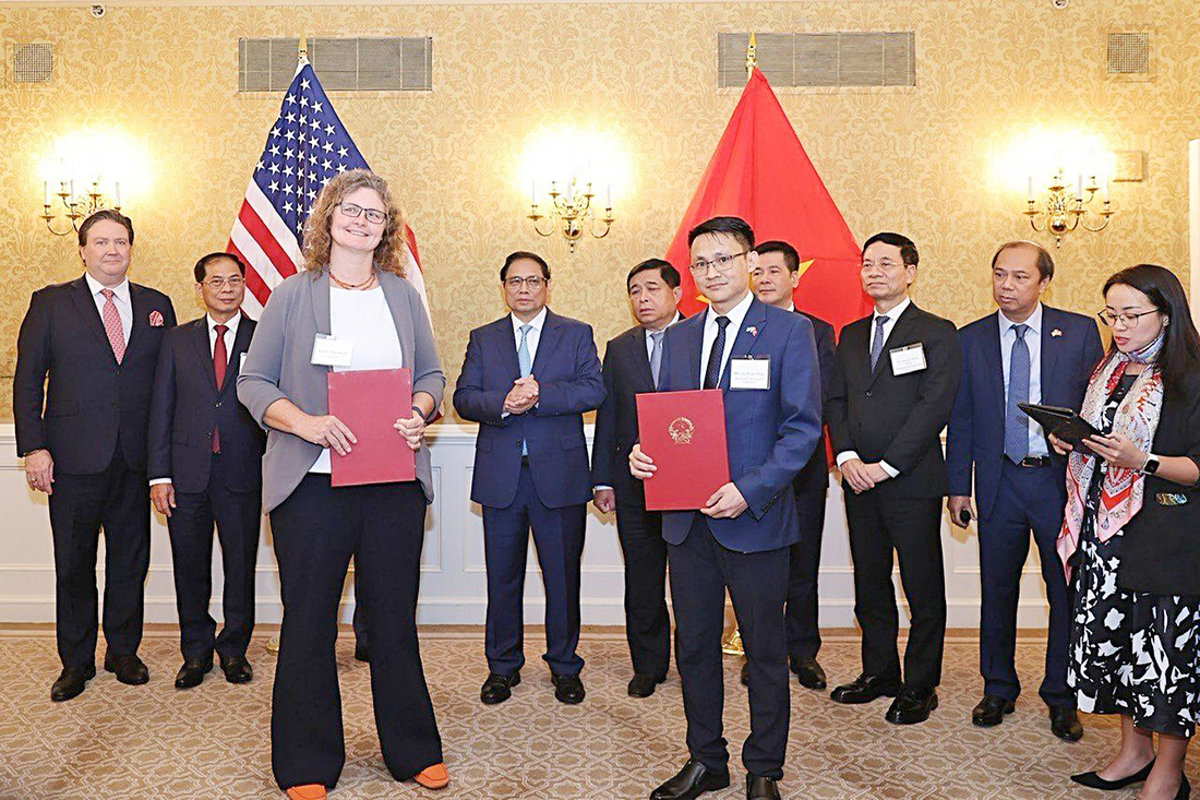 Thủ tướng Phạm Minh Chính chứng kiến lễ trao văn bản ghi nhớ về hợp tác bán dẫn giữa doanh nghiệp Việt Nam và Mỹ - Ảnh: NIC cung cấp