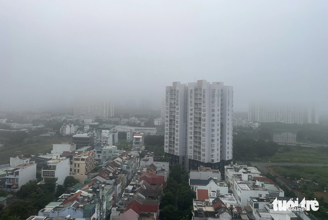 Dự báo sương mù còn tiếp diễn trong những ngày tới khi mưa nhiều, độ ẩm không khí cao - Ảnh: VIỄN SỰ