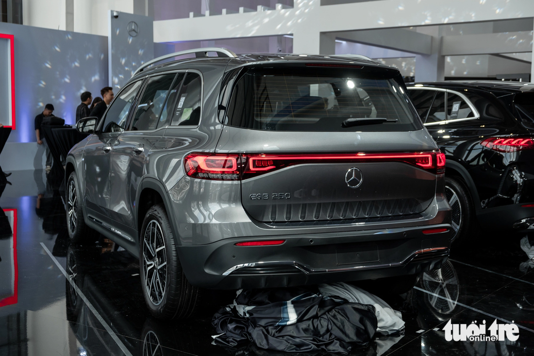 Mercedes-Benz EQB ra mắt: Giá gần 2,3 tỉ, rẻ nhất nhóm xe sang chạy điện - Ảnh 2.