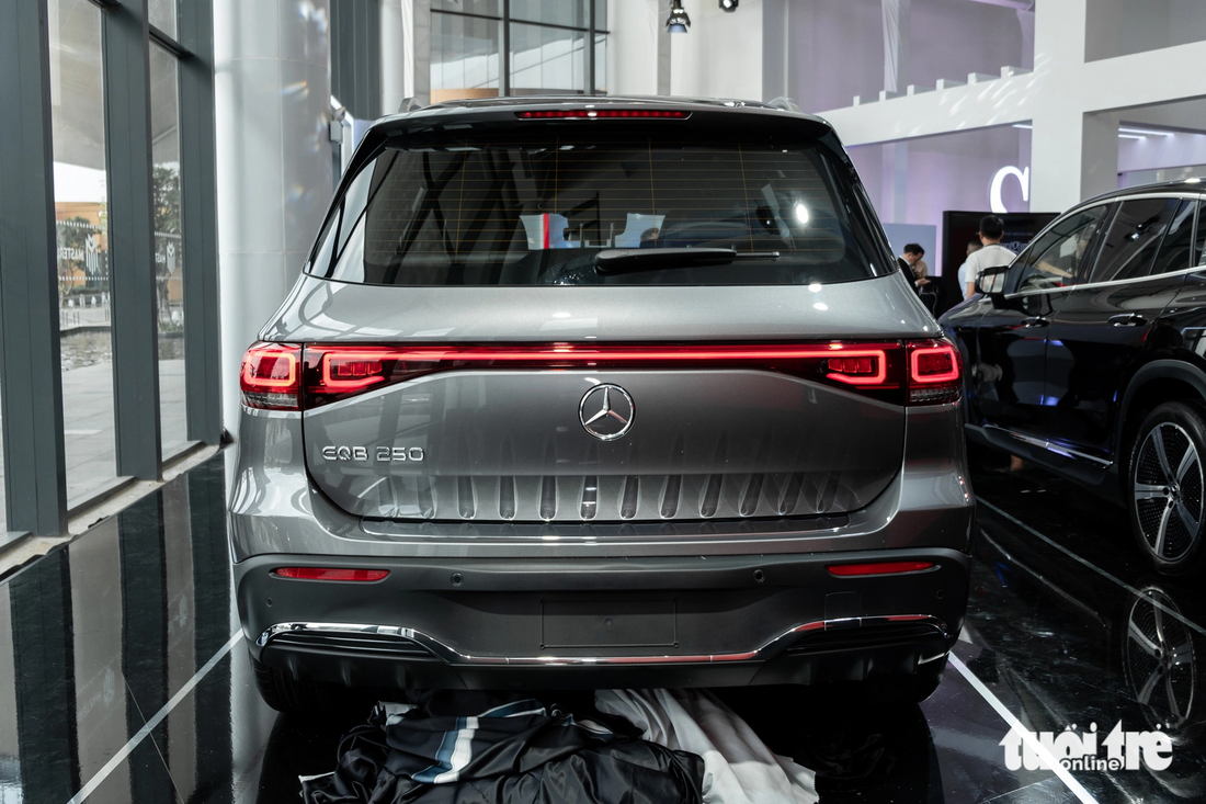 Mercedes-Benz EQB ra mắt: Giá gần 2,3 tỉ, rẻ nhất nhóm xe sang chạy điện - Ảnh 3.