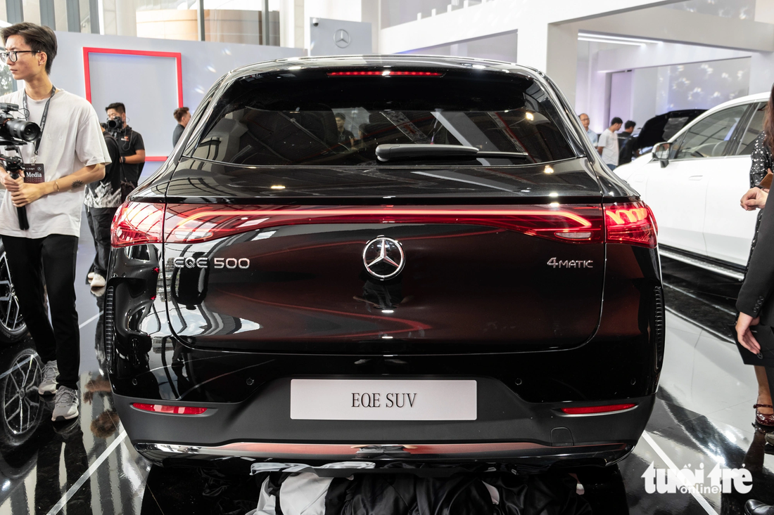 Mercedes-Benz EQE SUV ra mắt: Giá gần 4 tỉ, có thể chạy Hà Nội - Quảng Bình khi sạc đầy - Ảnh 3.