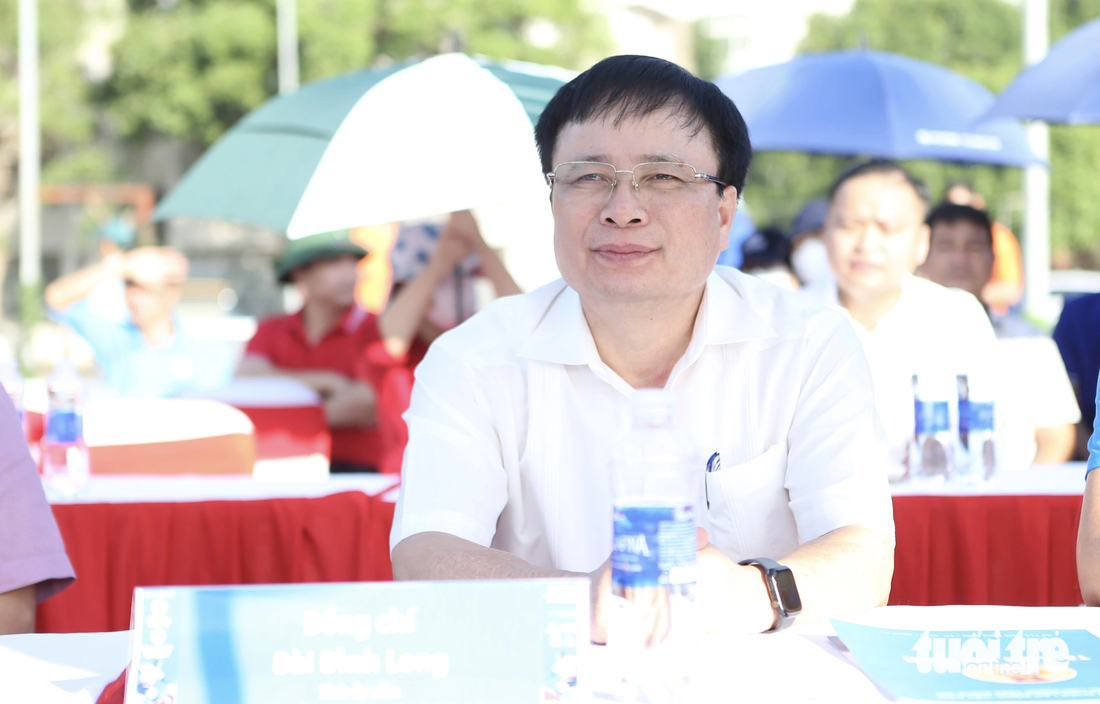 Ông Bùi Đình Long - phó chủ tịch UBND tỉnh Nghệ An - tham dự lễ khai mạc - Ảnh: HOÀNG TÙNG
