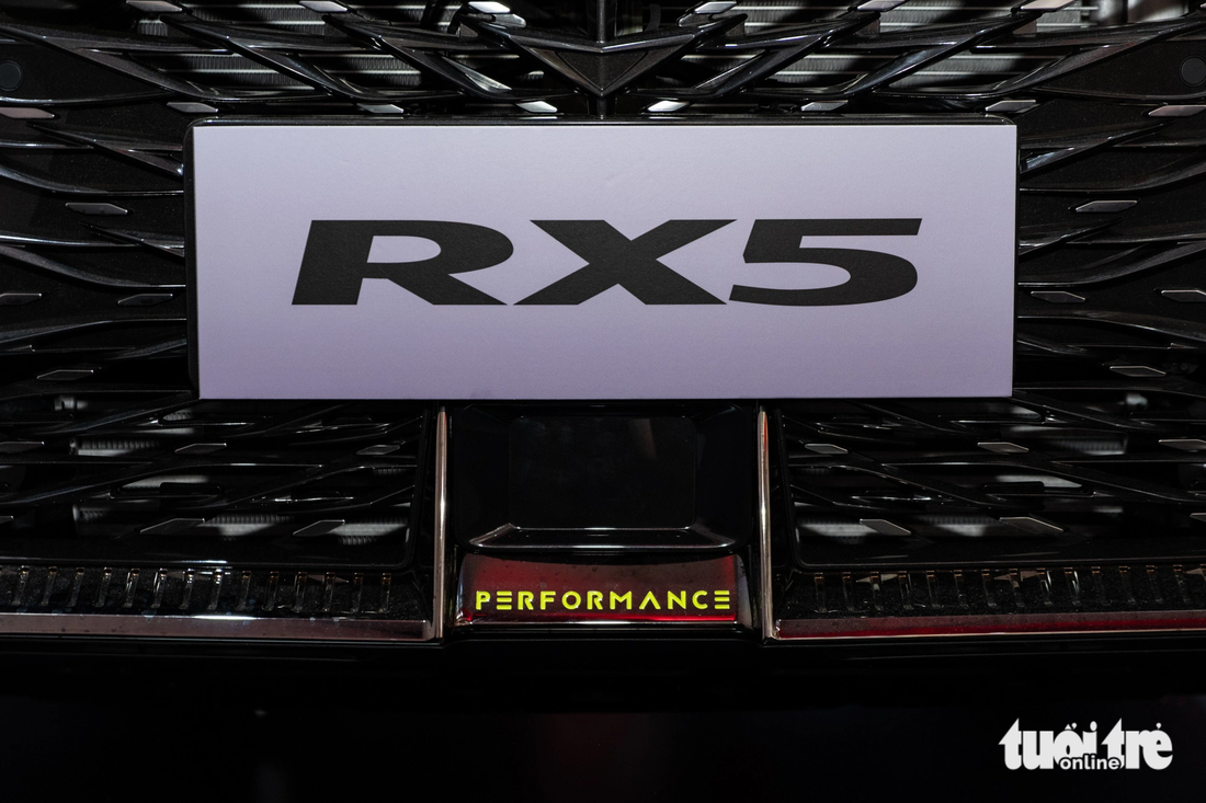 MG RX5 ra mắt Việt Nam: Giá từ 739 triệu, nhiều trang bị nhưng thiếu ADAS, ngang cỡ CX-5 và Tucson - Ảnh 10. MG RX5 ra mắt Việt Nam: Giá từ 739 triệu, nhiều trang bị nhưng thiếu ADAS, ngang cỡ CX-5 và Tucson - Ảnh 10.