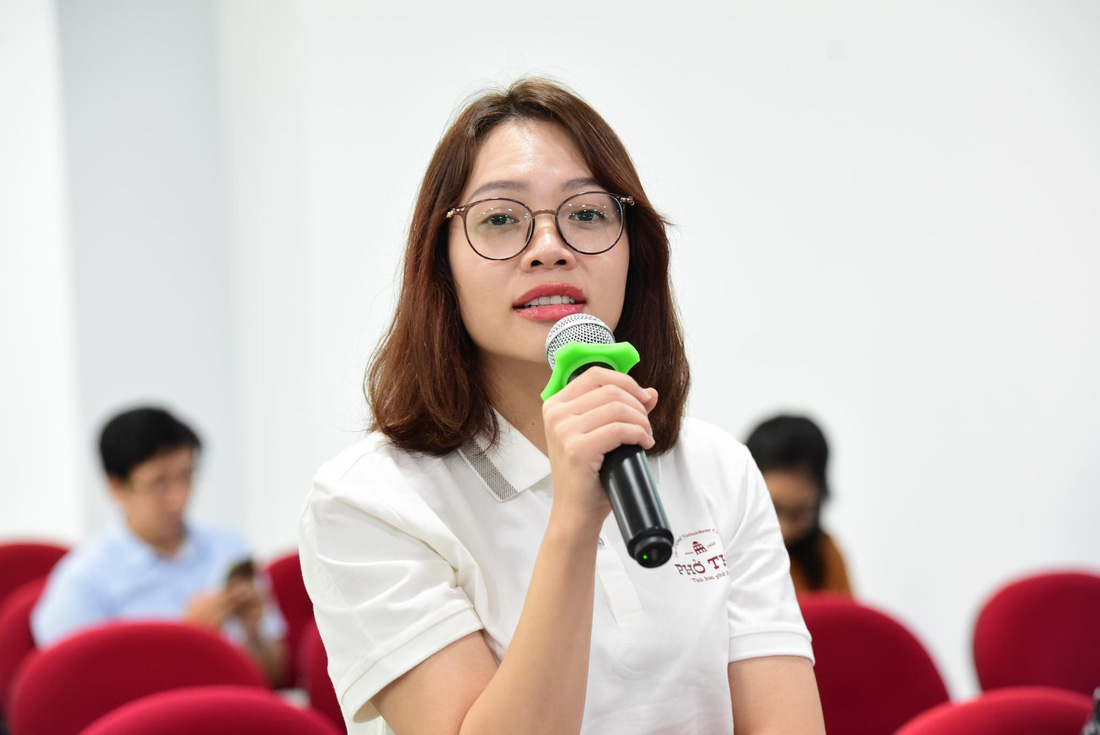 Chị Thanh Loan, đại diện thương hiệu Phở Thìn, chia sẻ kinh nghiệm khi mang phở ra nước ngoài - Ảnh: DUYÊN PHAN