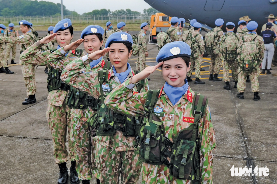 Những nữ quân nhân Việt Nam lên đường thực hiện nhiệm vụ gìn giữ hòa bình Liên Hiệp Quốc tại Abyei và Nam Sudan năm 2022 - Ảnh: NAM TRẦN