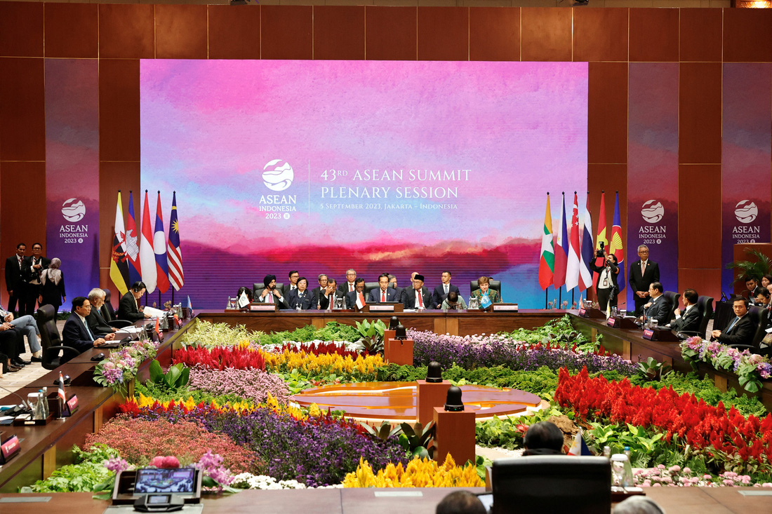 Một nhà ngoại giao Đông Nam Á nói với Hãng tin AFP rằng dự kiến sẽ có &quot;thông báo Philippines sẽ đảm nhận chức chủ tịch ASEAN vào năm 2026 từ Myanmar&quot;. Một nhà ngoại giao khu vực khác cho biết một số nước thành viên ASEAN đang thúc đẩy việc mời chính quyền quân sự Myanmar tham dự các cuộc họp của khối - Ảnh: REUTERS