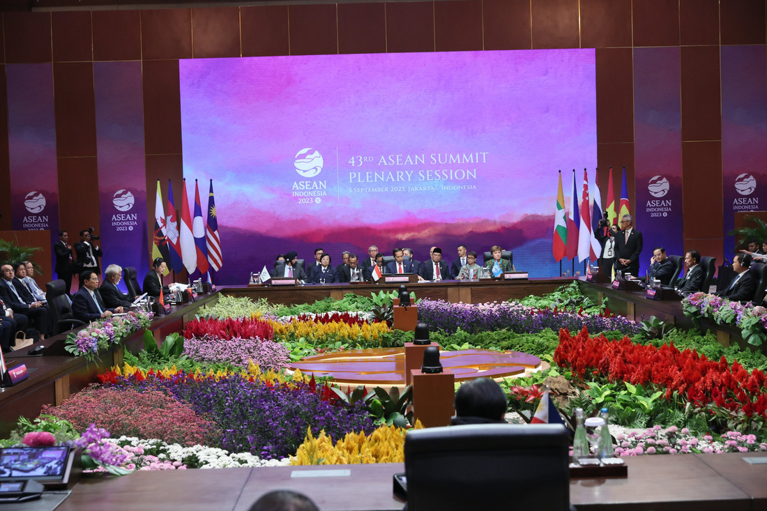 Phiên toàn thể Hội nghị Cấp cao ASEAN 43 - Ảnh: D.GIANG