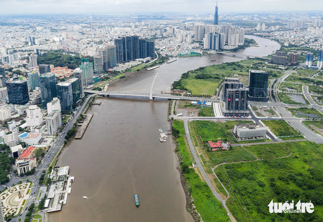 Theo kế hoạch dự kiến, đoạn bờ sông Sài Gòn từ cầu Ba Son đến nóc hầm Thủ Thiêm, dài khoảng 830m, rộng 50m sẽ được dọn dẹp, phát quang cây cỏ, làm thông thoáng bờ sông.