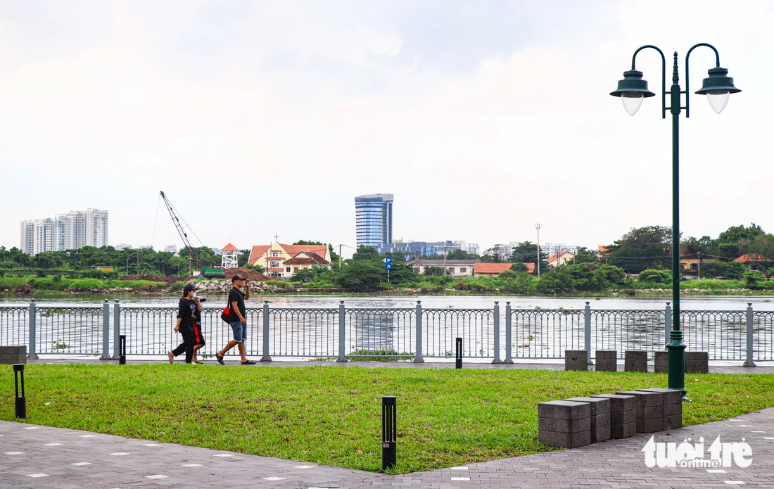 Nhiều người dân kỳ vọng, sau khi hoàn thành, khu vực bờ sông Sài Gòn phía TP Thủ Đức sẽ trở thành một điểm đến lý tưởng cho du khách và người dân địa phương, tương xứng với bờ phía bến Bạch Đằng.