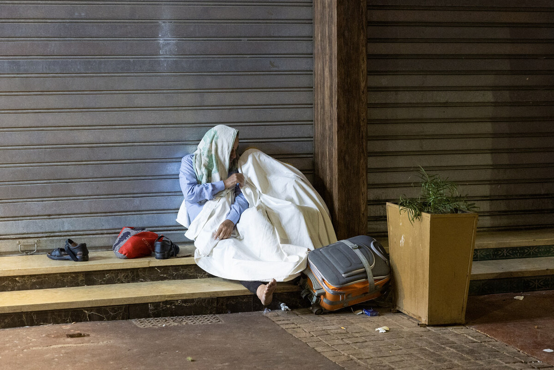 Hình ảnh người dân Morocco phải tạm trú vì động đất - Ảnh: AFP
