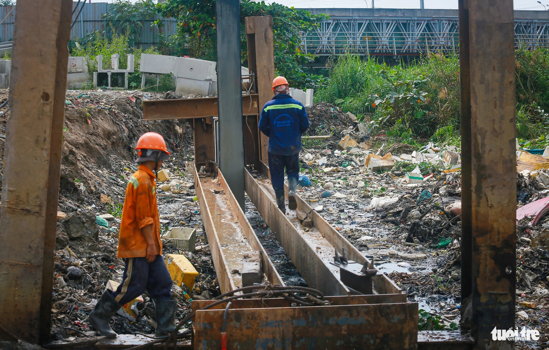 Dự án cải tạo kênh Tham Lương - Bến Cát - rạch Nước Lên được người dân kỳ vọng suốt 20 năm qua - Ảnh: CHÂU TUẤN
