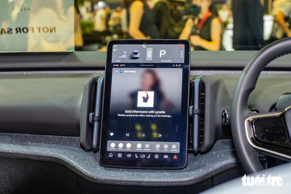 Màn hình trung tâm 12,3 inch dạng dọc hỗ trợ Apple CarPlay/Android Auto và Google Assistant