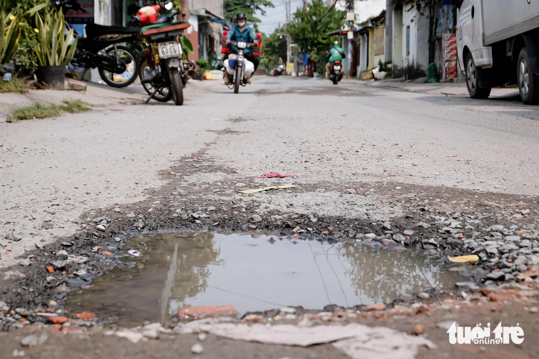 Một đoạn đường Giác Đạo (từ Đồng Tâm đến đường Song Hành quốc lộ 22) vẫn còn nhiều vị trí xuất hiện ổ gà. Người dân mong đoạn đường này cũng sớm được cải tạo để việc đi lại thuận tiện hơn