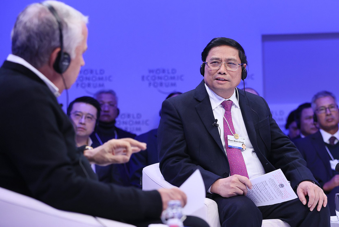 Thủ tướng Phạm Minh Chính tại phiên đối thoại chính sách ở WEF Davos 2024 - Ảnh: DƯƠNG GIANG