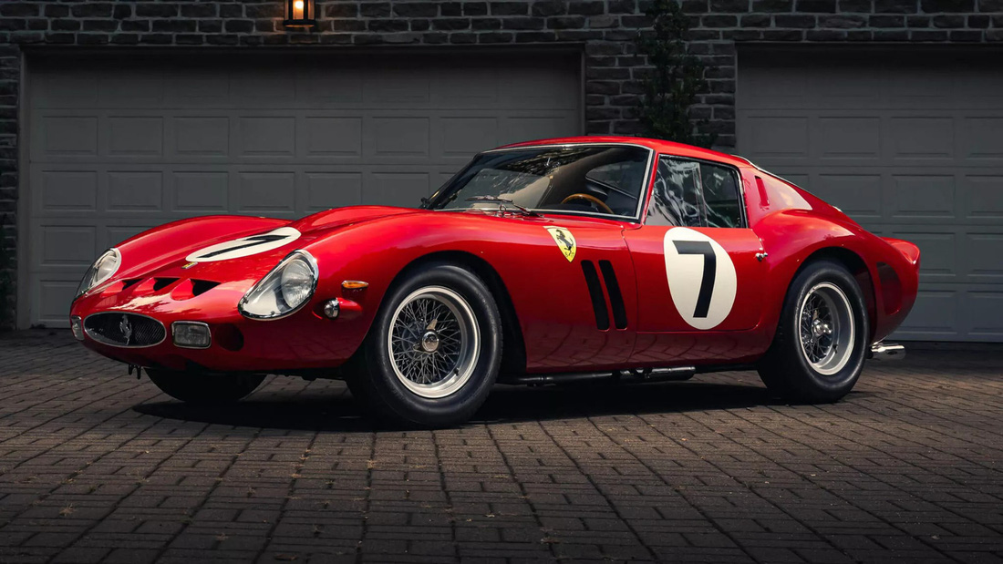 1. Ferrari 330 LM/250GTO 1962 - 51.705.000 USD (1.257 tỉ đồng) - Chiếc xe đắt nhất danh sách trong năm 2023 về danh nghĩa là GTO. Tuy nhiên, khung gầm xe khác biệt cùng động cơ V12 4.0L lớn hơn khiến nhiều người nhận định xe thuộc gia đình 330 LM là chính xác hơn - Ảnh: Carscoops