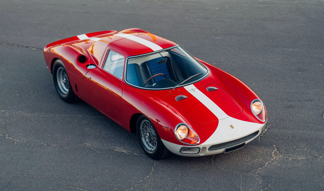 5. Ferrari 250 LM 1964 - 17.520.065 USD (425,8 tỉ đồng) - Danh sách tiến vào top 5 với dòng tên quen thuộc Ferrari 250. Phiên bản LM là bản đi trước GTO với độ hiếm cao hơn khi chỉ có 32 chiếc - Ảnh: Carscoops