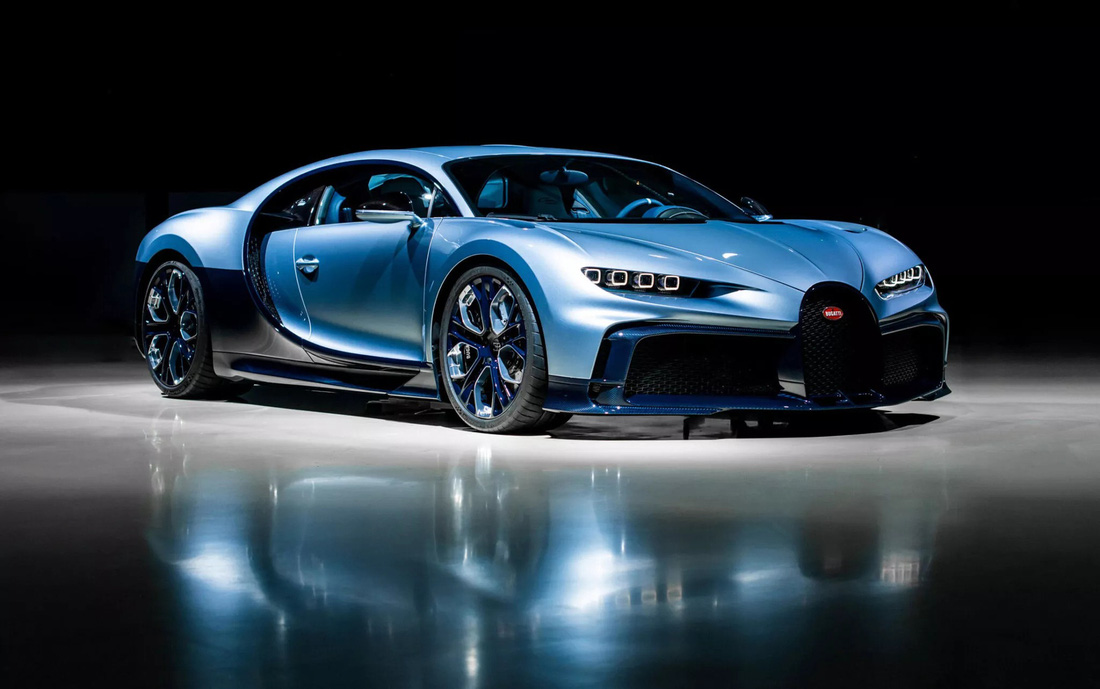 8. Bugatti Chiron Profilee 2022 - 10.878.388 USD (264,4 tỉ đồng) - Bugatti từ bỏ kế hoạch làm series Profilee mà chỉ hoàn thiện duy nhất một chiếc từ tình trạng tiền thành phẩm. Bởi vậy, đây là phiên bản tùy biến từ Chiron hiếm nhất và cũng thuộc diện đắt nhất khi có giá trị không thua các dòng xe cổ đã tồn tại hàng chục năm - Ảnh: Carscoops